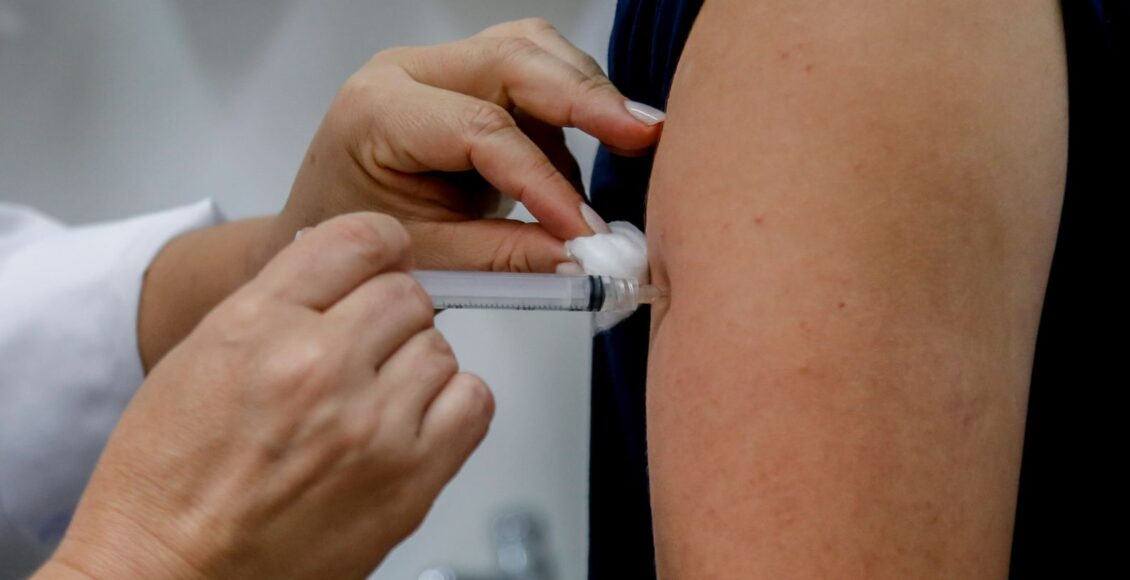 Especialistas pedem mais vacinação contra aumento da dengue no verão
