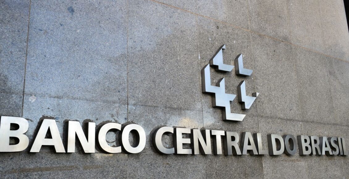 Copom alerta para prolongamento do ciclo de alta da Selic
