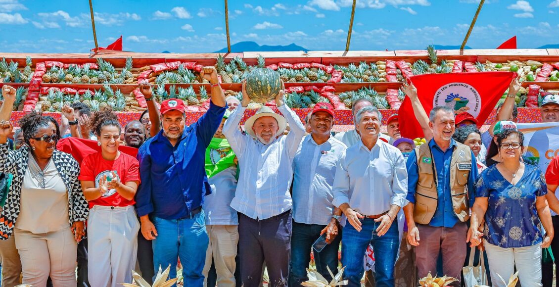 Lula entrega mais de 12 mil lotes de terras da reforma agrária
