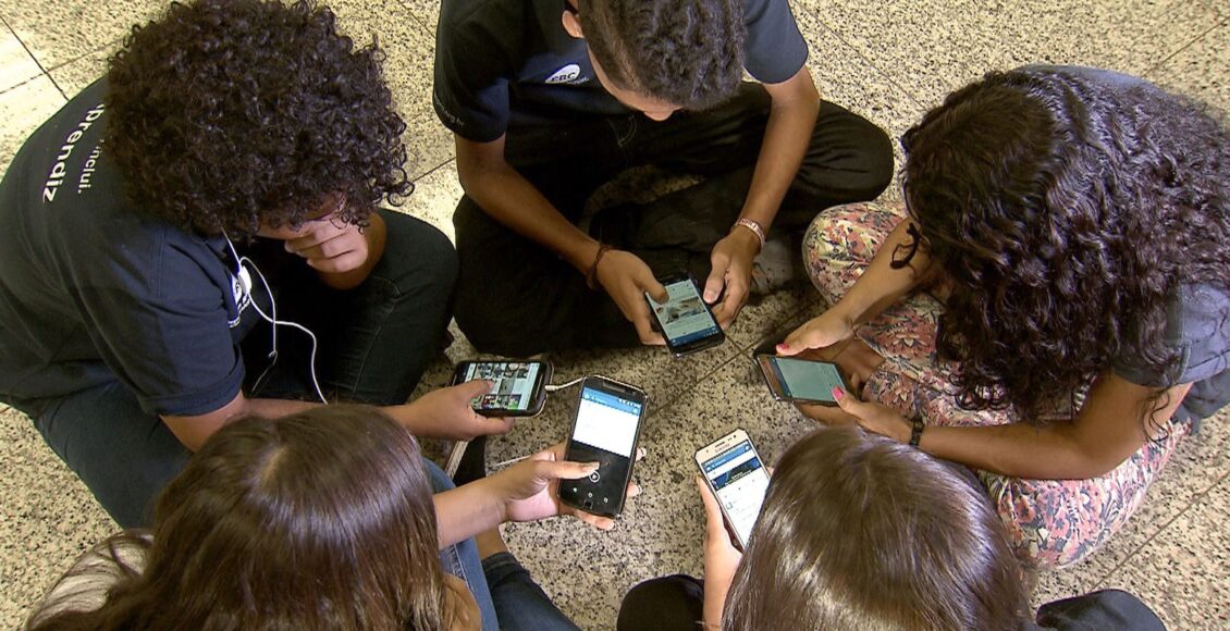 Adolescentes não têm apoio para lidar com redes sociais, diz pesquisa
