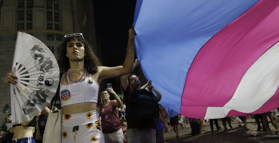 População trans se opõe à nova idade mínima para terapia hormonal
