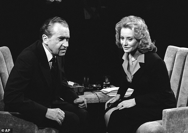 Barbara admitiu ter se sentido 'culpado' quando se tratava de seu único filho e também afirmou: 'Eu não percebi o quão difícil era, porque ela tinha uma mãe que era uma celebridade'; visto com o ex -presidente Richard M. Nixon em 1980
