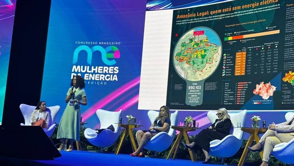 Liderança feminina da Amazônia recebe prêmio nacional por impacto social na energia elétrica - FAS