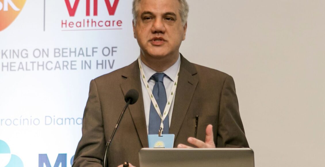 Covid-19 não desapareceu e casos continuam ocorrendo, alerta médico
