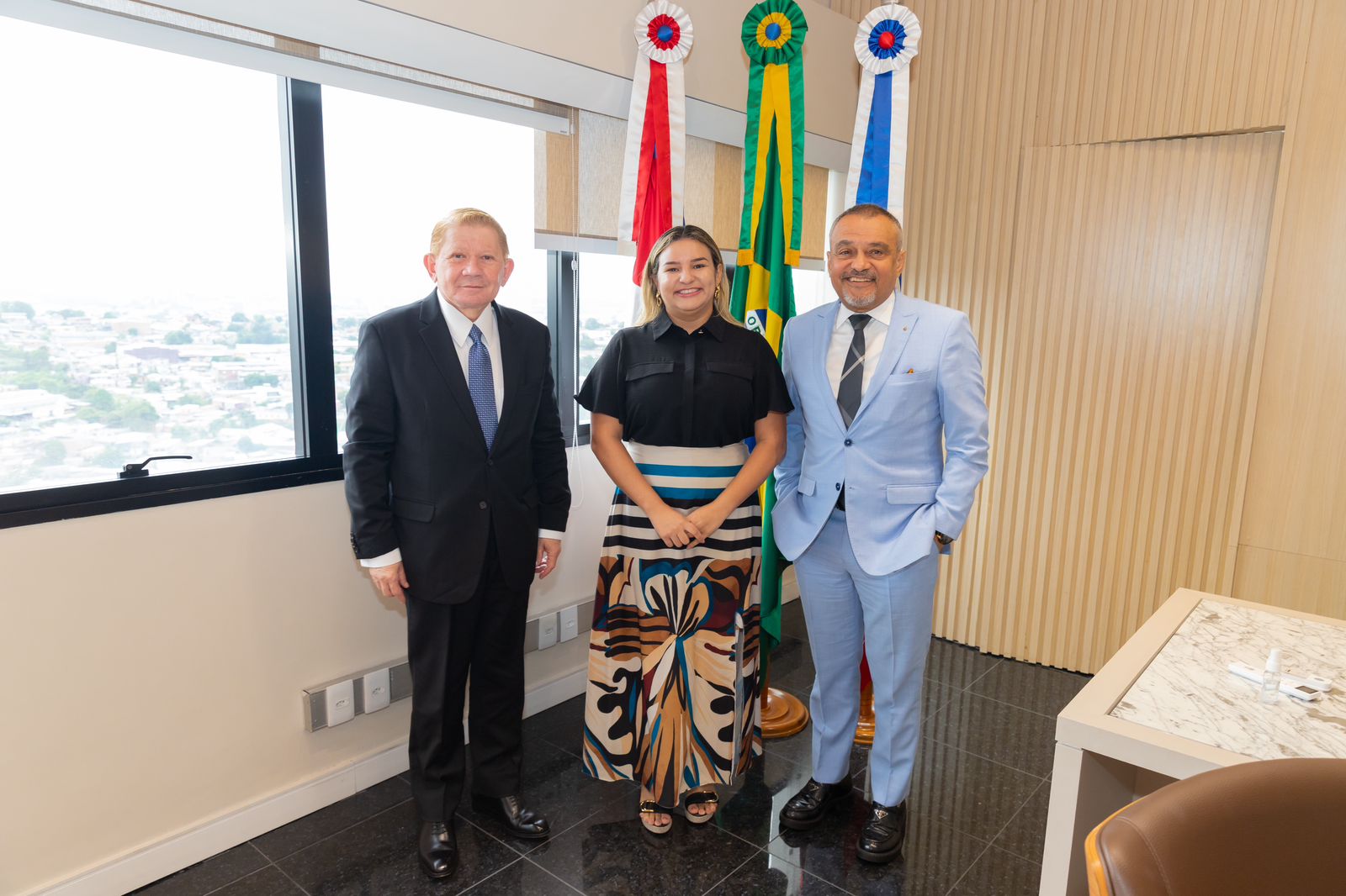 Na foto, da esquerda para a direita, o corregedor-geral, desembargador José Hamilton Saraiva; a secretária da Sejusc, Jussara Pedrosa, e o presidente do TJAM, desembargador Jomar Fernandes