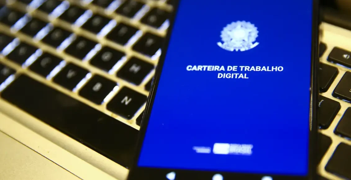 Carteira de trabalho digital, documento que registra vínculos empregatícios no Brasil