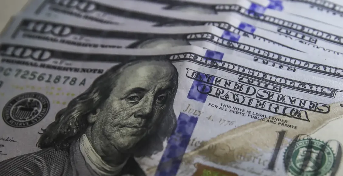 Cédulas e moeda de dólar americano